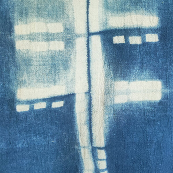 Motifs géométriques bleu moyen et écru - Etole "Mémoire" - Série TOTEM